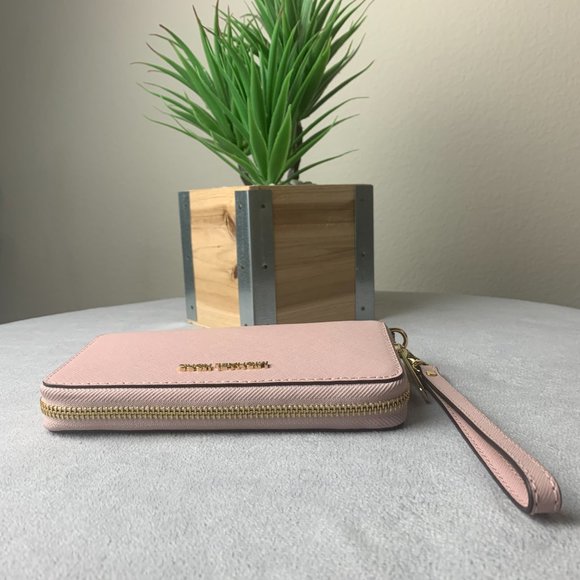 Michael Kors Jet Set Travel Flat MF LTH Phone Case - Picture 3 of 6